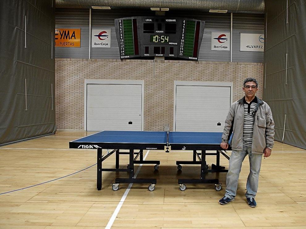 José Antonio Escota, padre de una jugadora de tenis de mesa, en las instalaciones de Helios