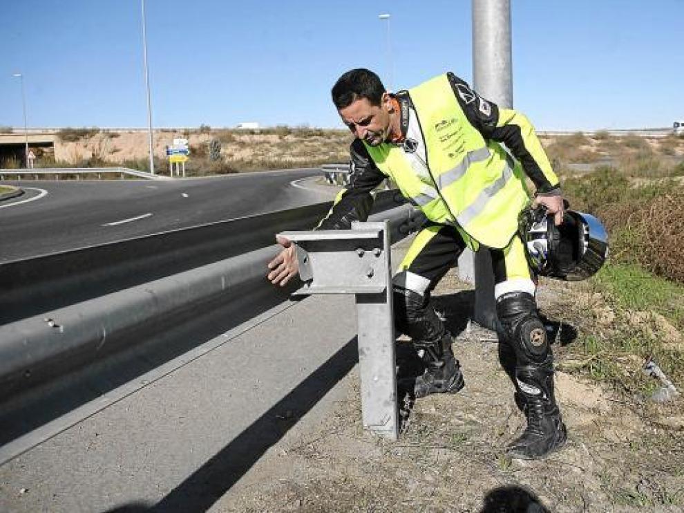 El agente lleva años denunciando el mal estado de las carreteras