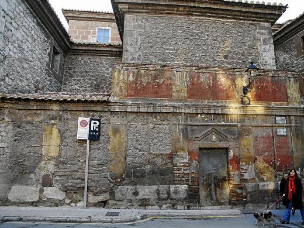 La fachada de la plaza de la Marquesa, en la foto, es una de las más deterioradas.
