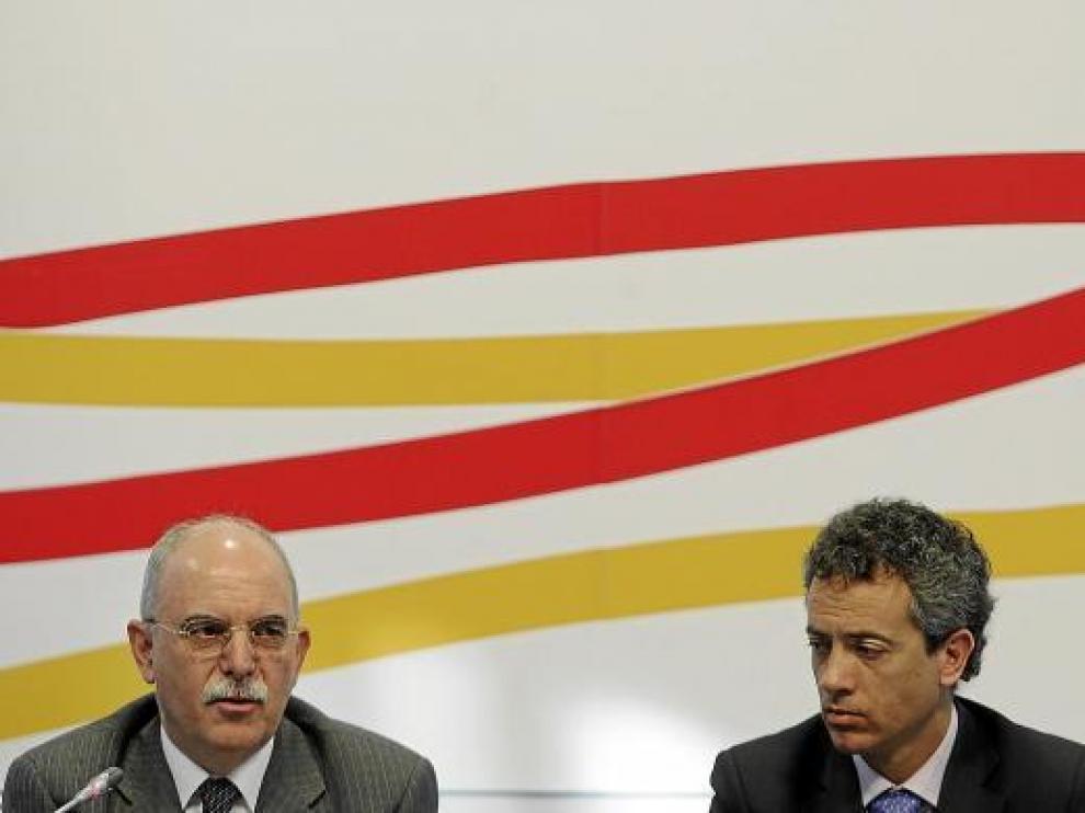 Larraz y el consejero de la Corporación, José Luis Murillo, en una reunión de las empresas públicas.