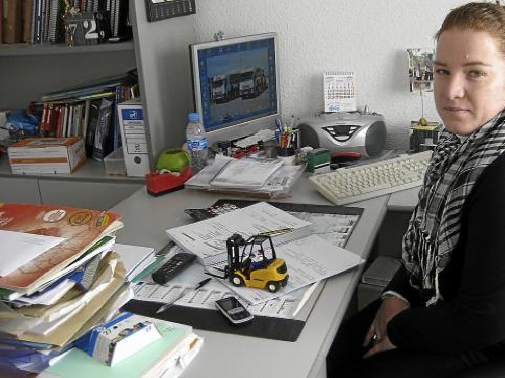 Cristina Camín, en la sede de su empresa de transporte, en Zaragoza.