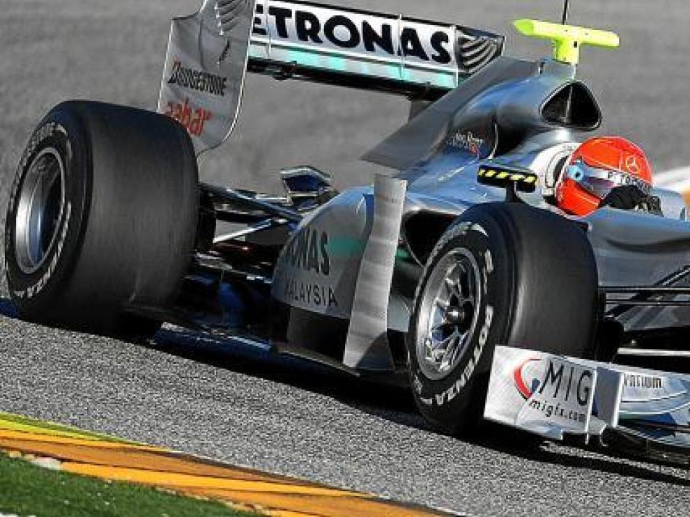 Michael Schumacher pilota el nuevo Mercedes en Cheste