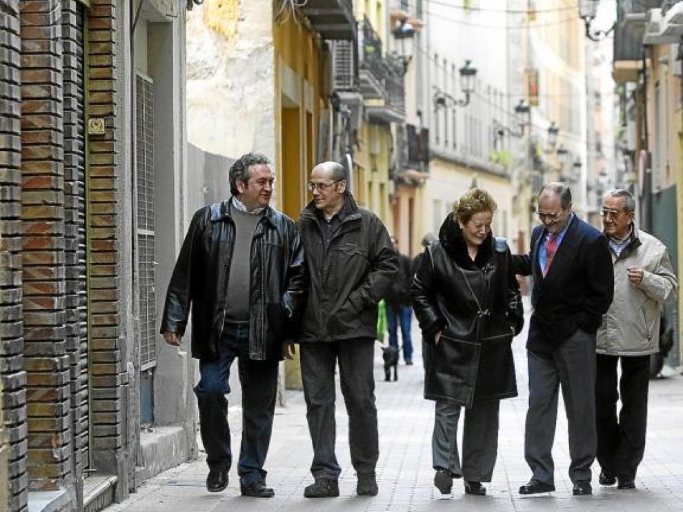 Andrés Gil, Luis Montel, Ana Moral, Manuel Baños, Alberto Vargas y Juan Perdiguer, en la calle que cada día recorren, la de San Pablo