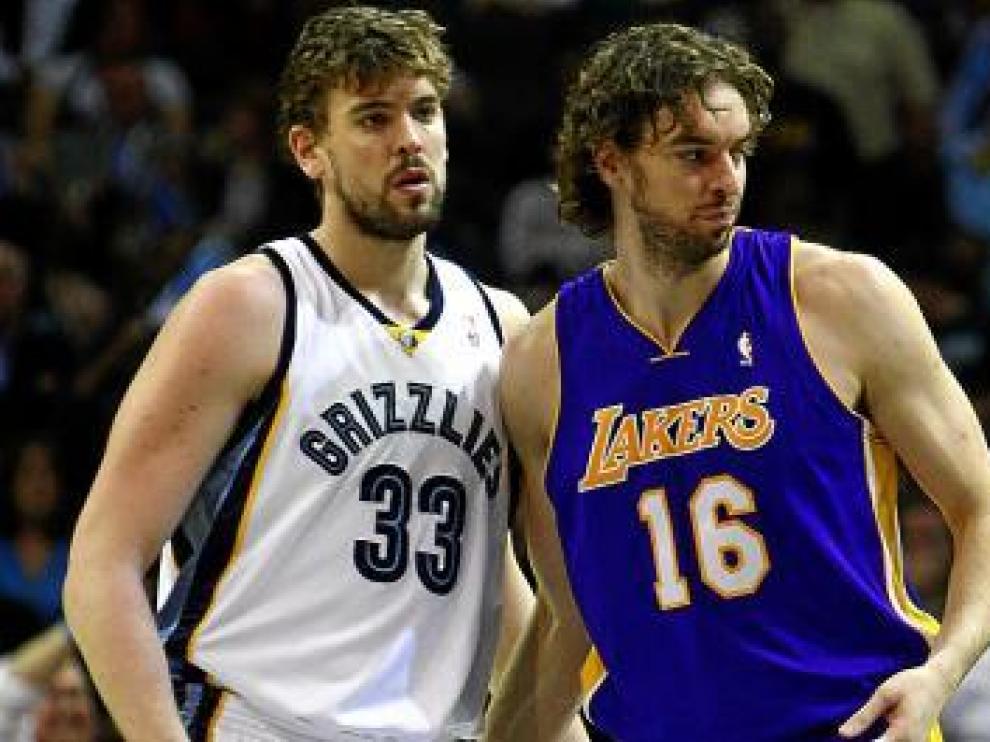 Marc y Pau Gasol, en el encuentro de ayer.