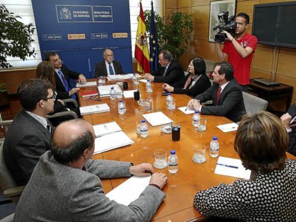Franch y Echart, en primer y tercer lugar al fondo a la derecha, fueron a la reunión de la N-260 con Morlán