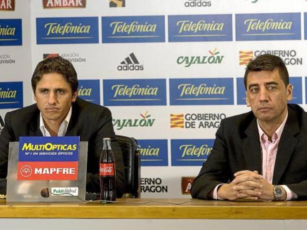 Antonio Prieto, el director deportivo del Real Zaragoza, ayer junto a Edmilson
