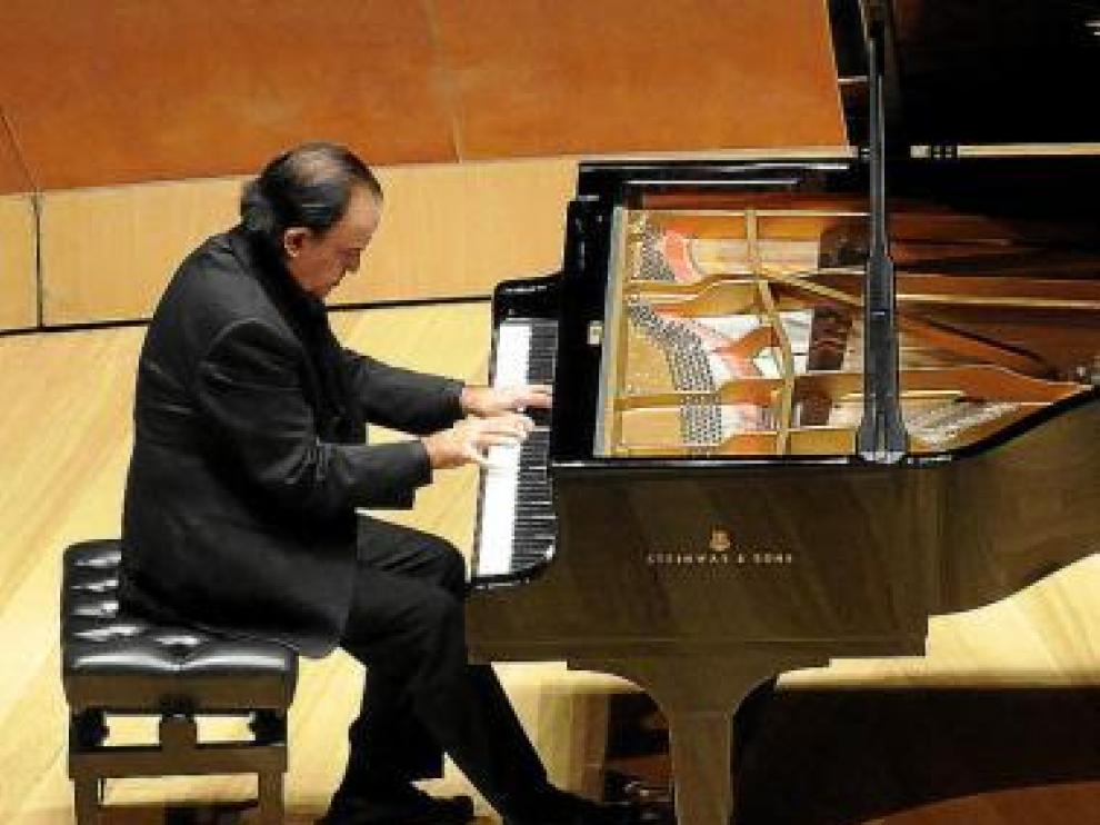 Mario Monreal, en el Auditorio de Zaragoza, en abril de 2009