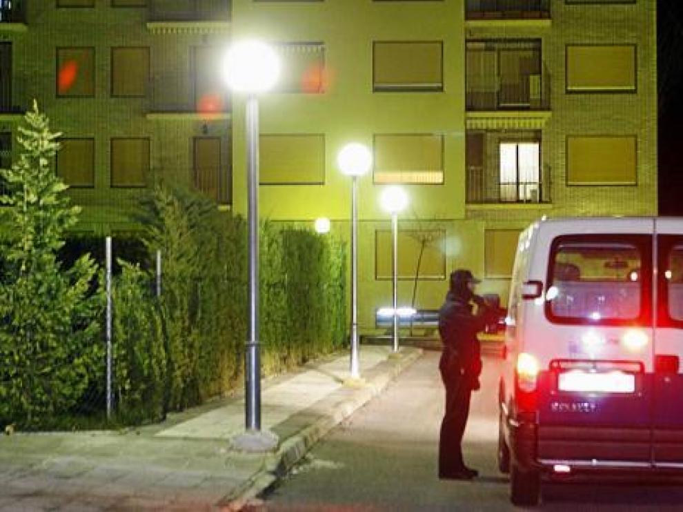 La Policía controlaba el martes los accesos a la urbanización de Jaca donde vive el juez y vivía el etarra