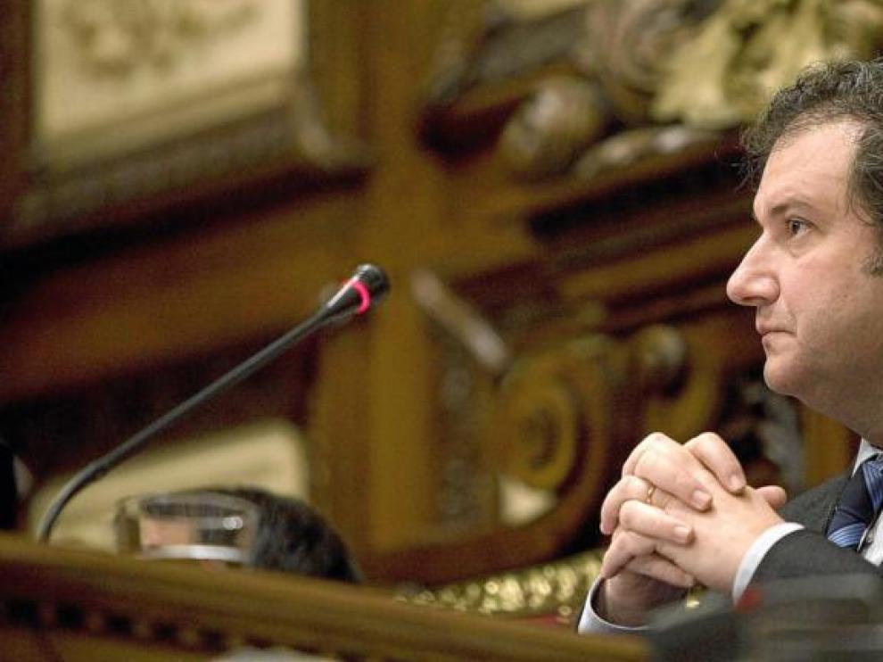 El alcalde de Barcelona, Jordi Hereu, ayer en un momento del pleno en el Ayuntamiento de la Ciudad Condal