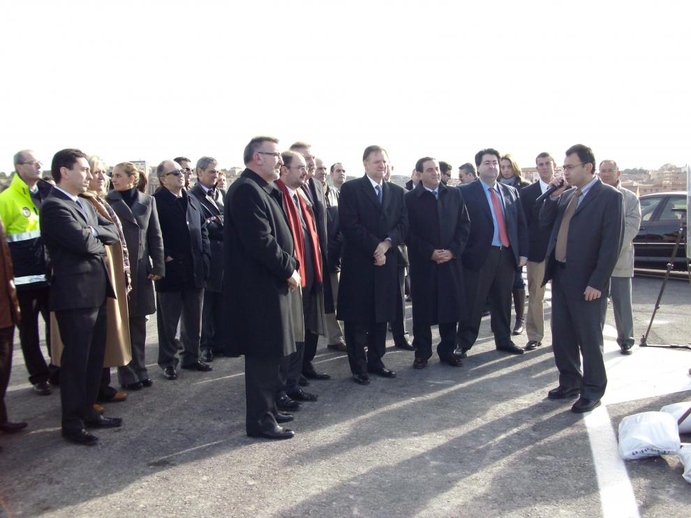 Marcelino Iglesias, en el centro, presidió la inauguración de la variante.
