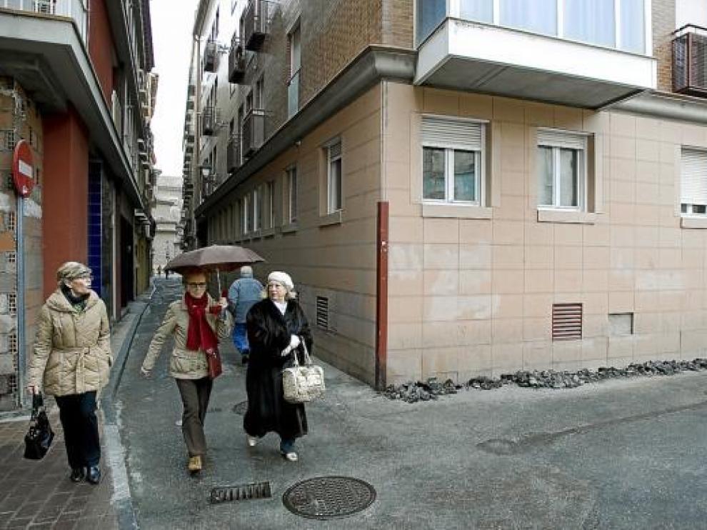Los obreros se limitaron ayer a picar en algunos tramos de la calle.