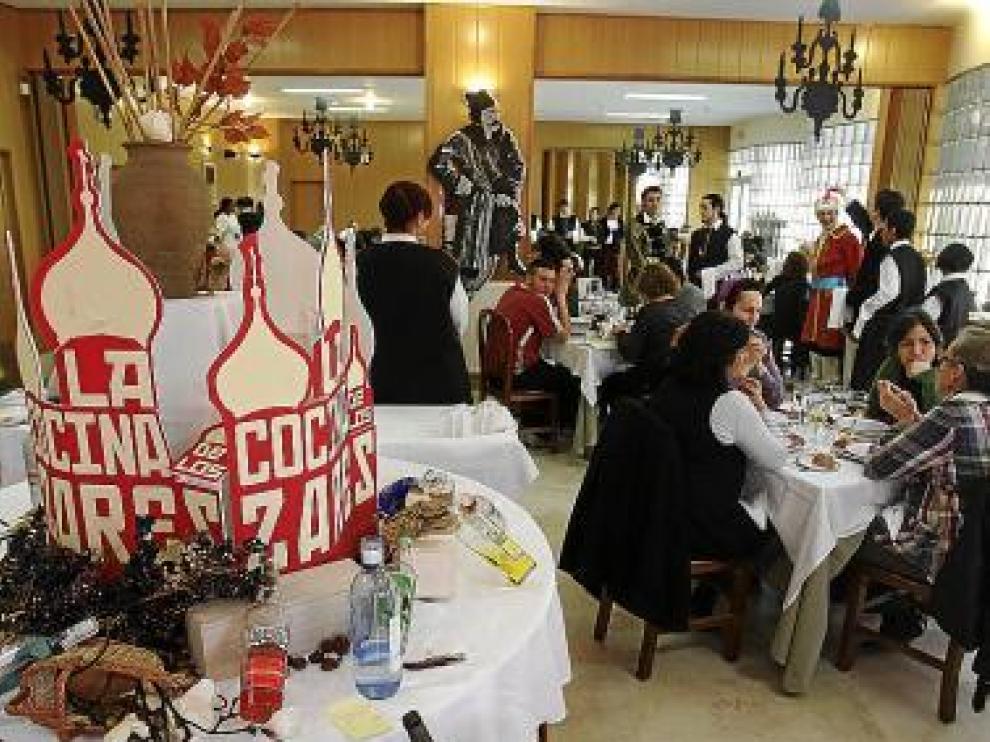 El comedor de la Escuela de Hostelería se llenó ayer.