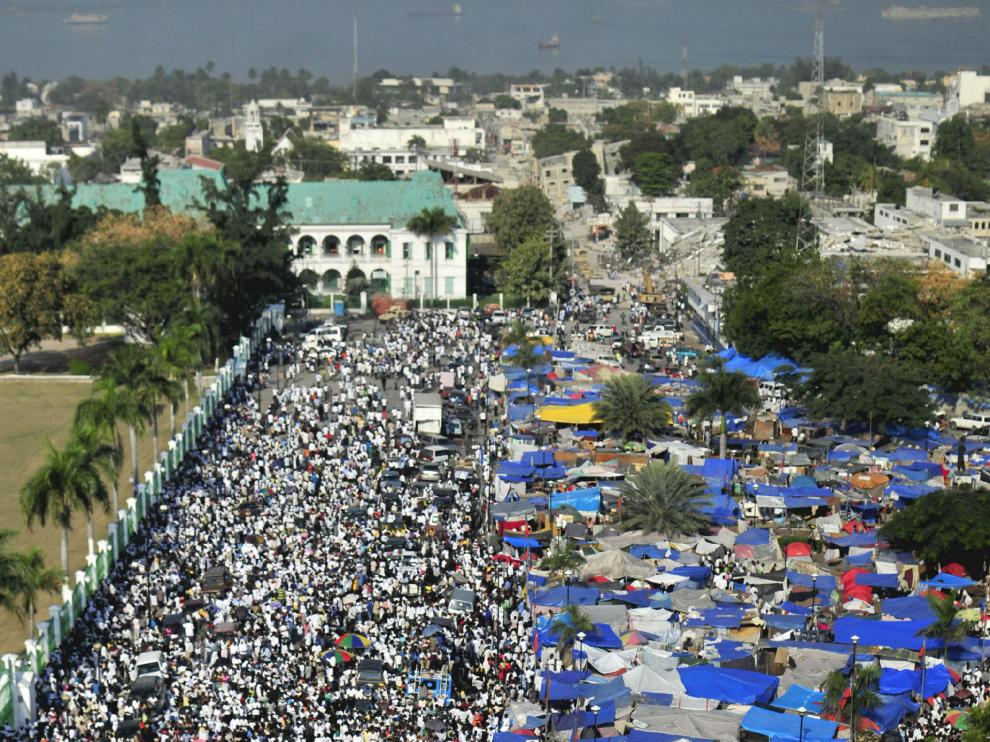 Miles de haitianos, ayer en la plaza central de Puerto Príncipe.