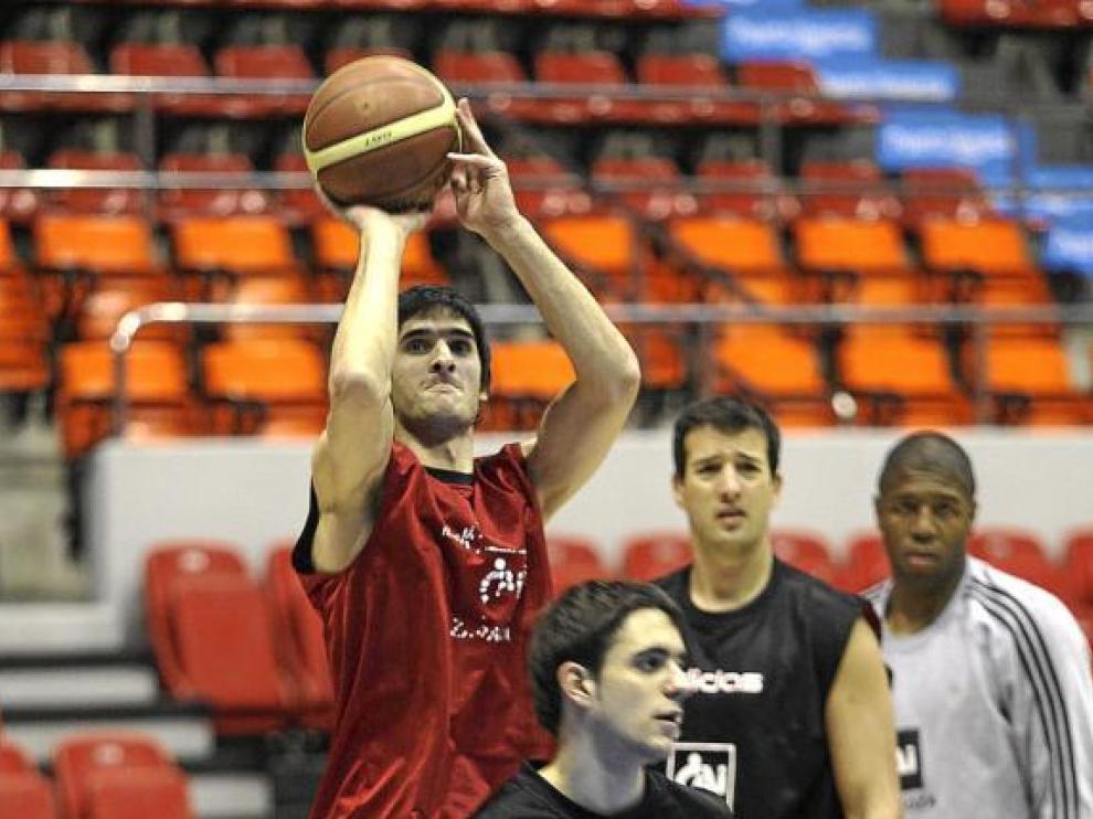 Matías Lescano, novedad del CAI en el Príncipe Felipe, en un entrenamiento