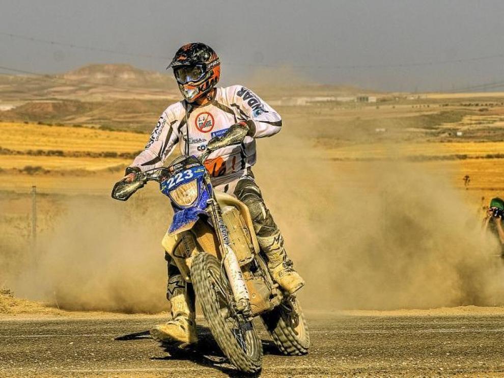 Lapena rueda sobre el trazado de la última Baja España Aragón, la de 2009, en la que fue decimoquinto con su Yamaha.