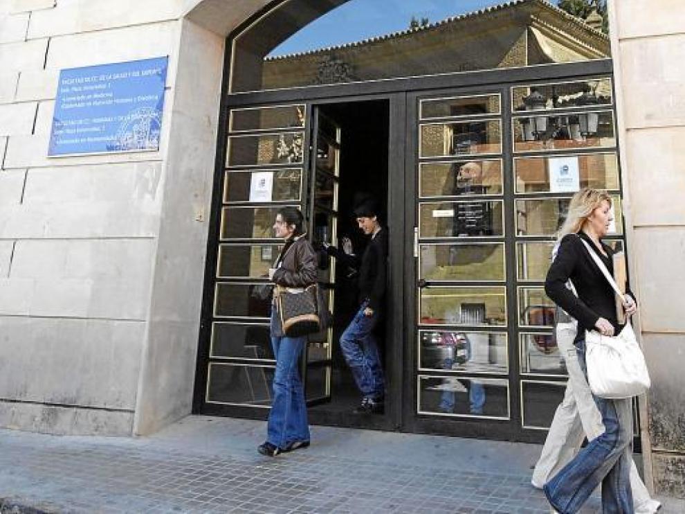 El edificio del casco es uno de los cuatro en los que se imparten estudios de la Facultad de Ciencias.