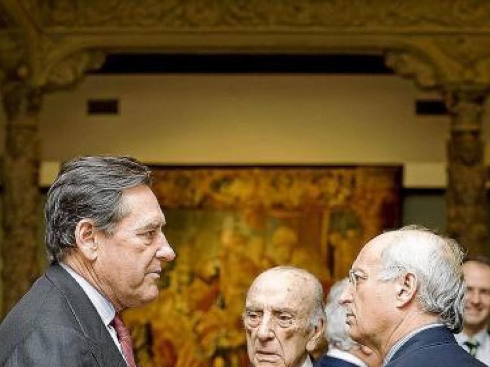 Rodríguez Inciarte (Banco Santander); Joaquín Sancho Dronda (Colegio Mayor Miraflores) y José Luis Aguirre, dtor. de Ibercaja.
