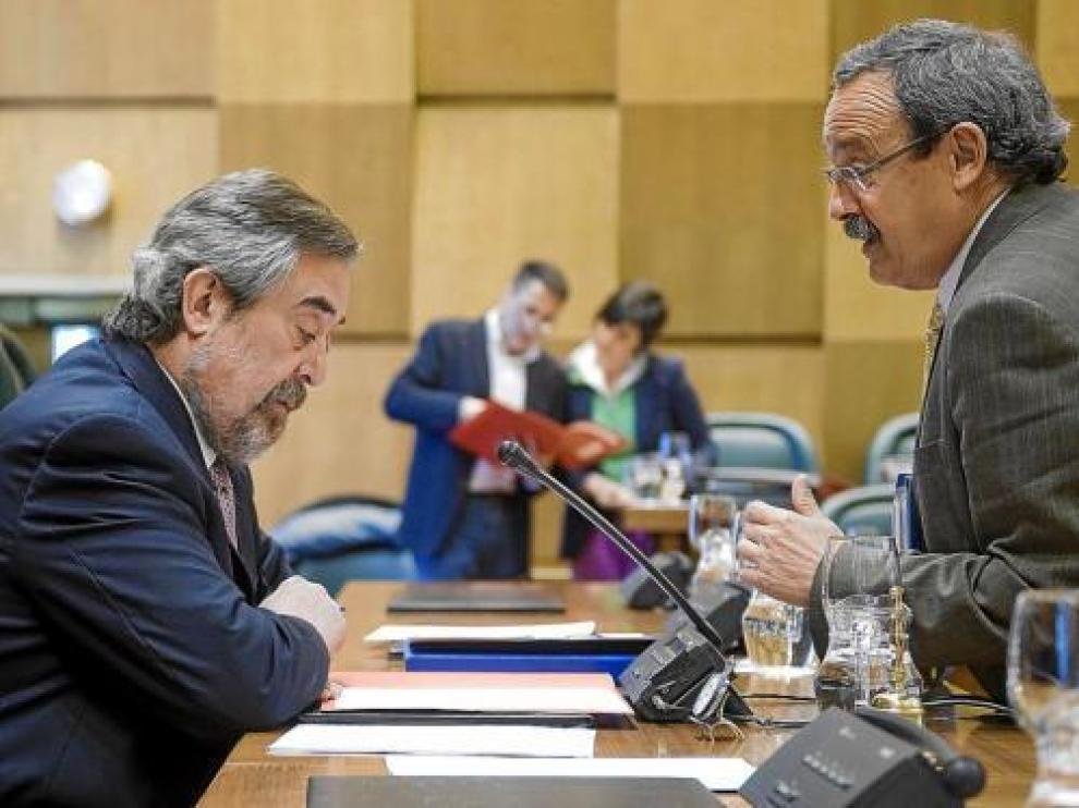 El alcalde, Juan Alberto Belloch, y el concejal de Economía, Francisco Catalá