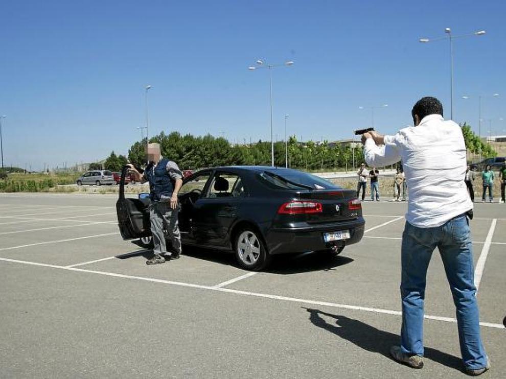 Prácticas de los escoltas del Cuerpo Nacional de Policía en el campus Río Ebro