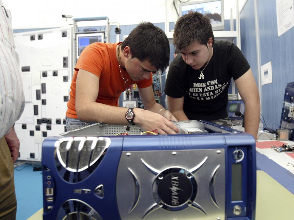 Dos zaragozanos estudiantes de FP