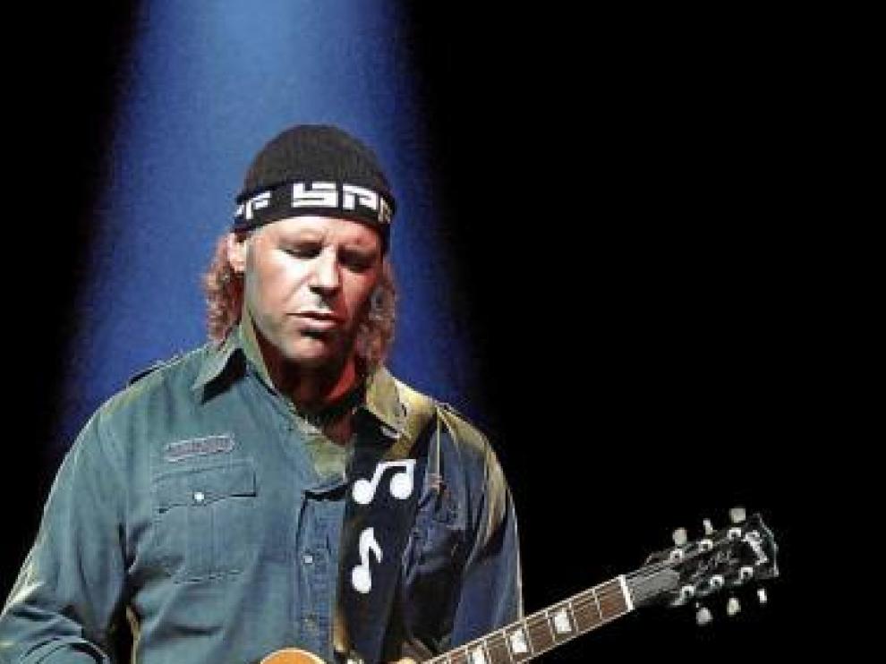 Javier Vargas y su inseparable guitarra