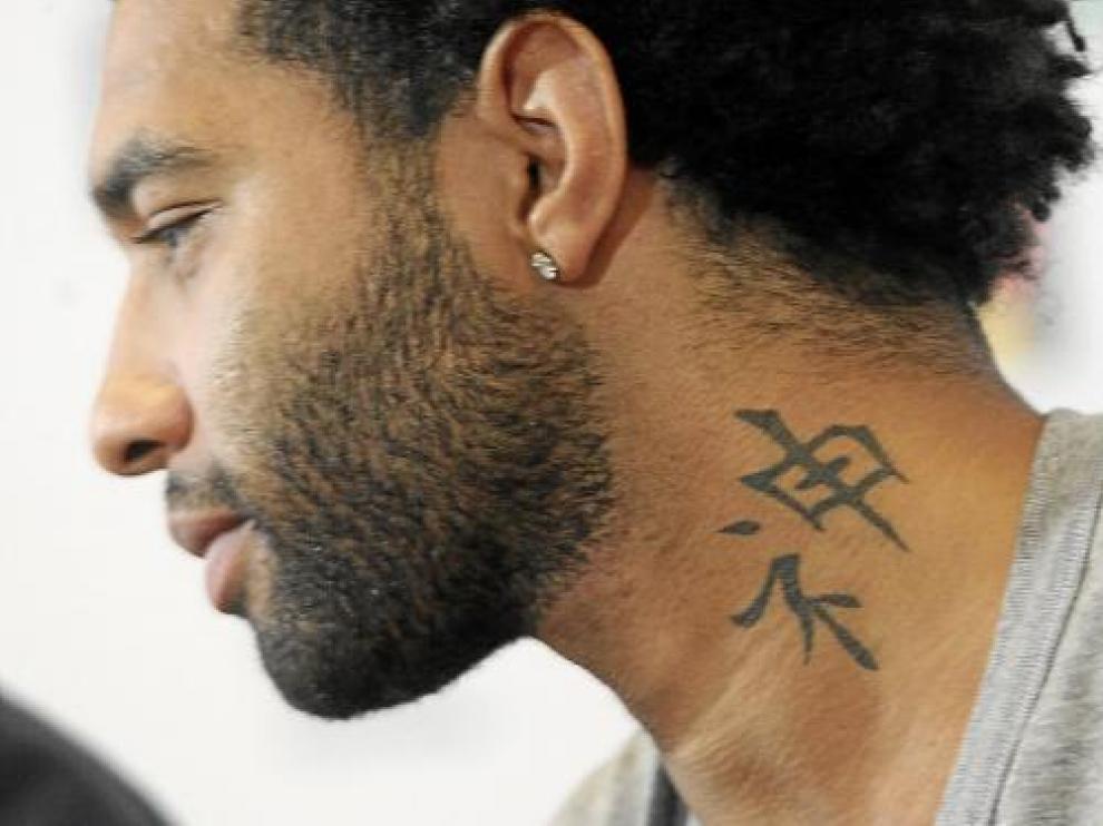 Jermaine Pennant y uno de los numerosos tatuajes que estampan su piel