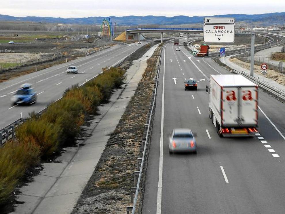 En la fotografía tomada ayer, tramo de la autovía Mudéjar en el que fueron detectados los dos vehículos a 240 kilómetros por hora