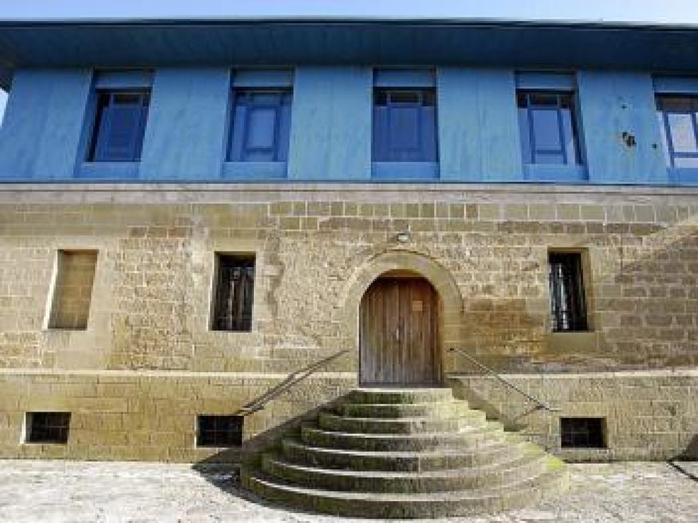 Fachada del nuevo ayuntamiento de Sangarrén.
