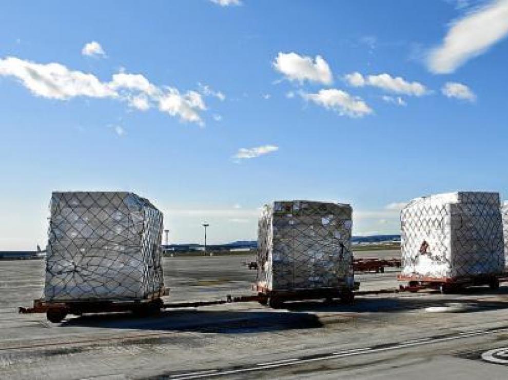 Transporte de mercancías para la exportación en el aeropuerto de Zaragoza.