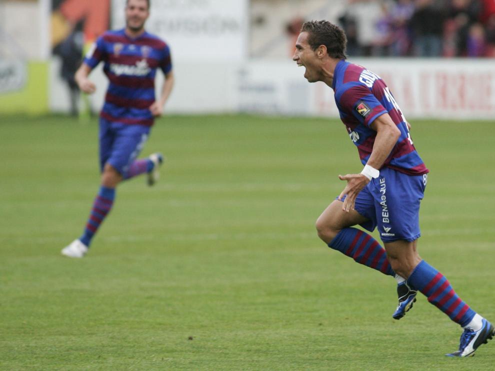 Gilvan celebra el primer gol en el minuto 43