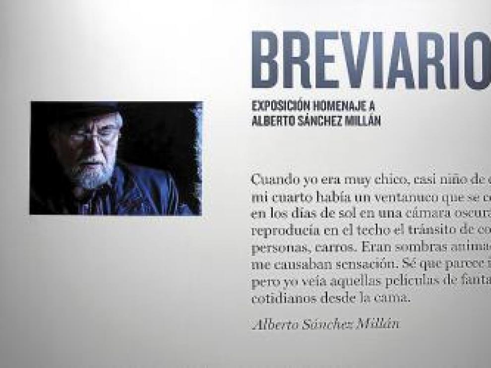 Recreación del despacho de Alberto Sánchez Millán, con una colección de cámaras antiguas.