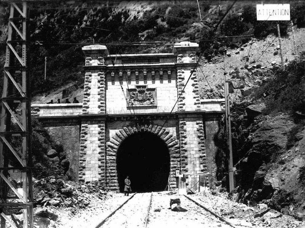Boca del túnel ferroviario de Canfranc. 1928