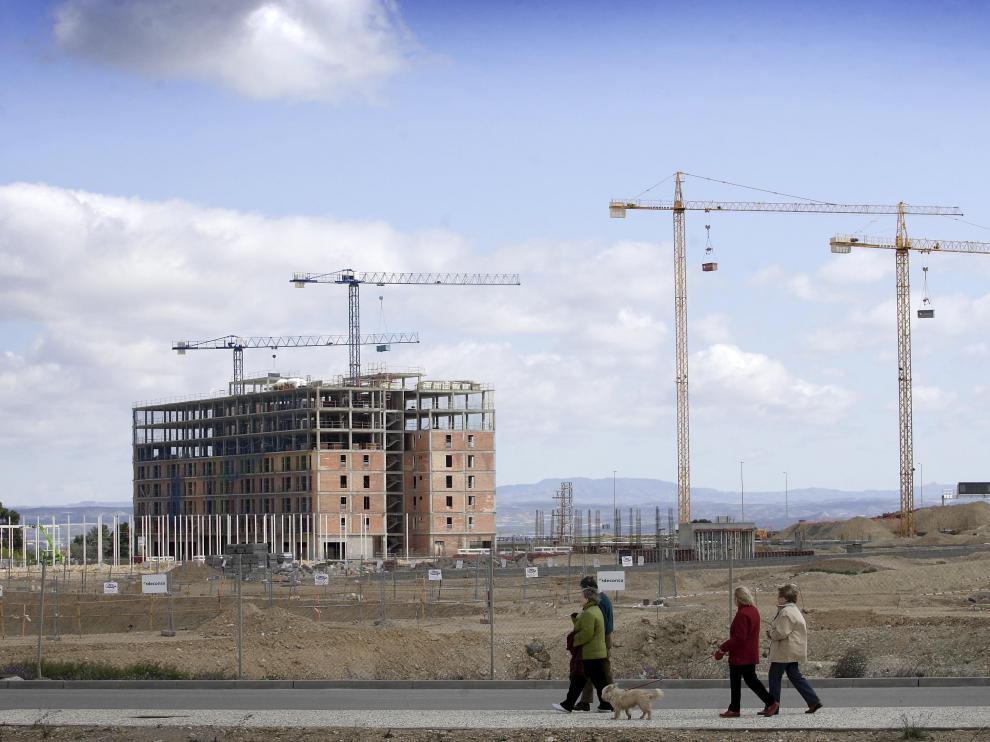 Imagen tomada ayer de una promoción de VPO en construcción en Parque Venecia, en Zaragoza.