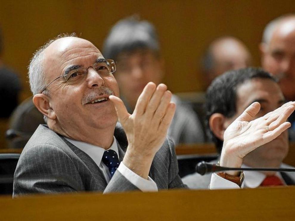 El consejero Larraz tendrá que comparecer la próxima semana en las Cortes para explicar el acuerdo de la deuda.