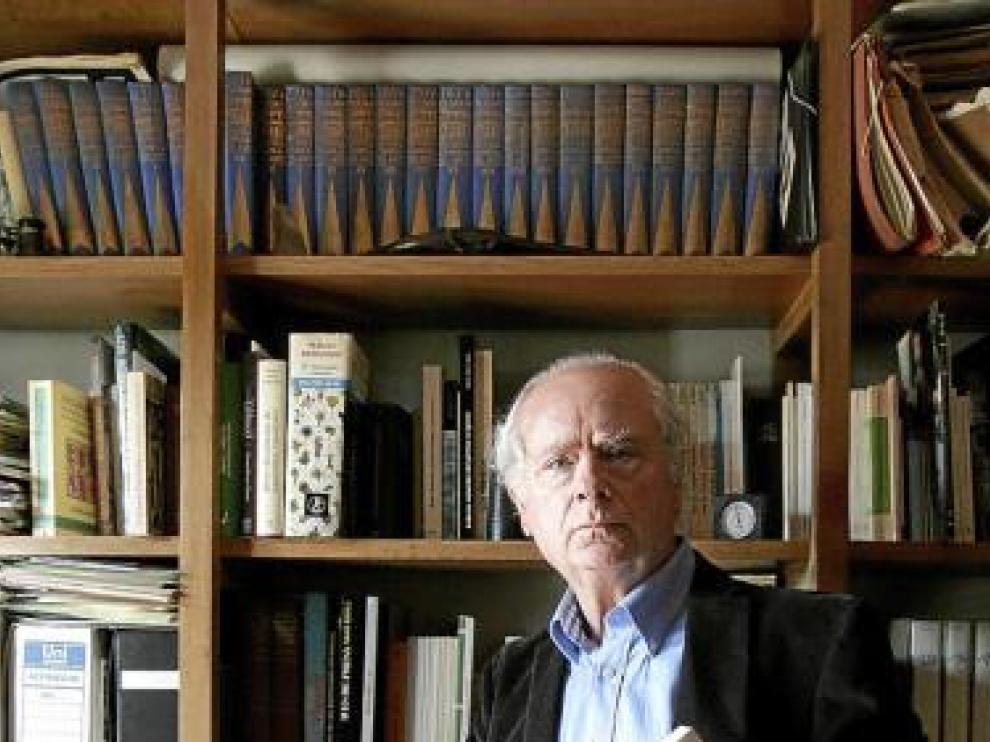 Francisco Ferrer Lerín, en su casa en Jaca.