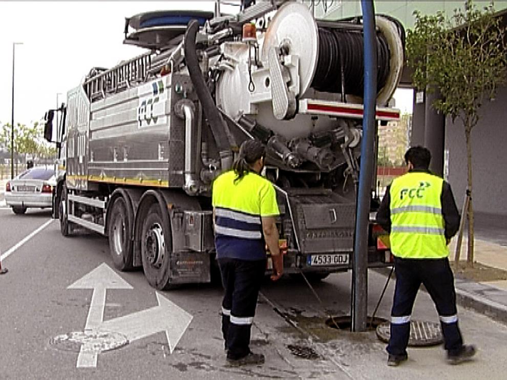 Trabajos de saneamiento en la red de Valdespartera