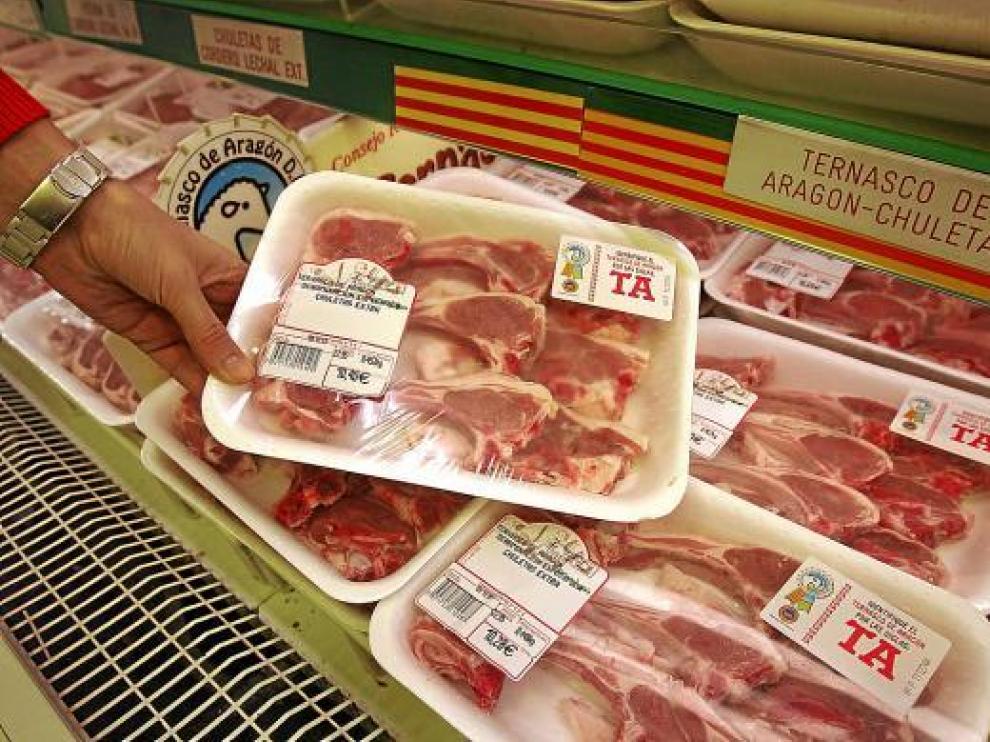 Bandejas con carne, en una imagen de archivo