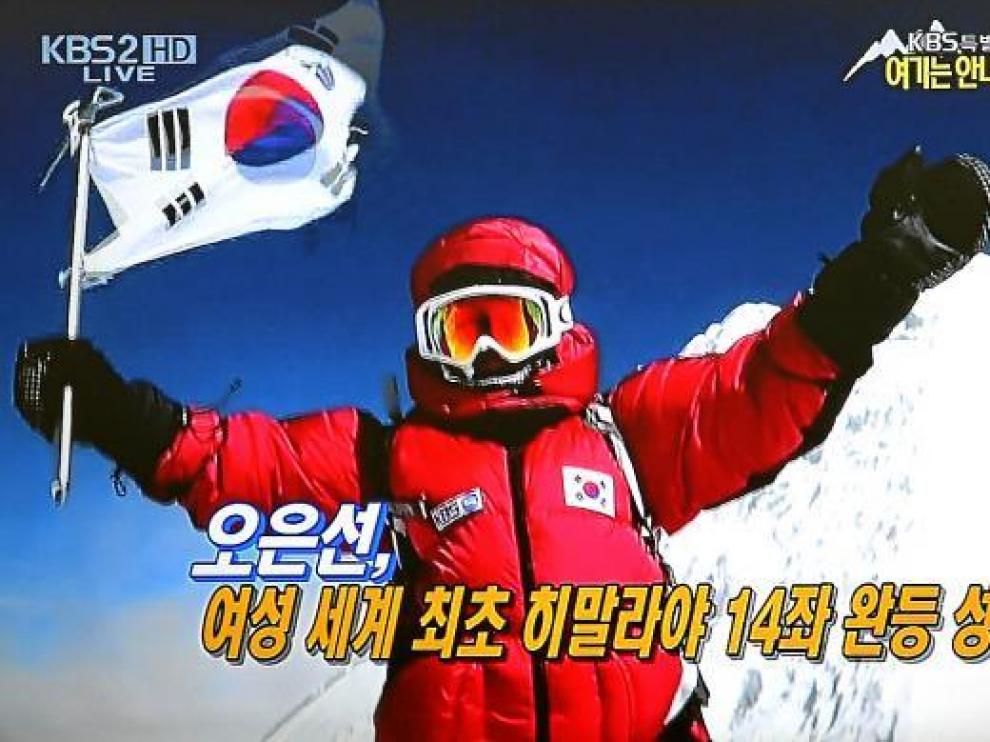 La coreana Oh Eun-Sun celebra la conquista del Annapurna.
