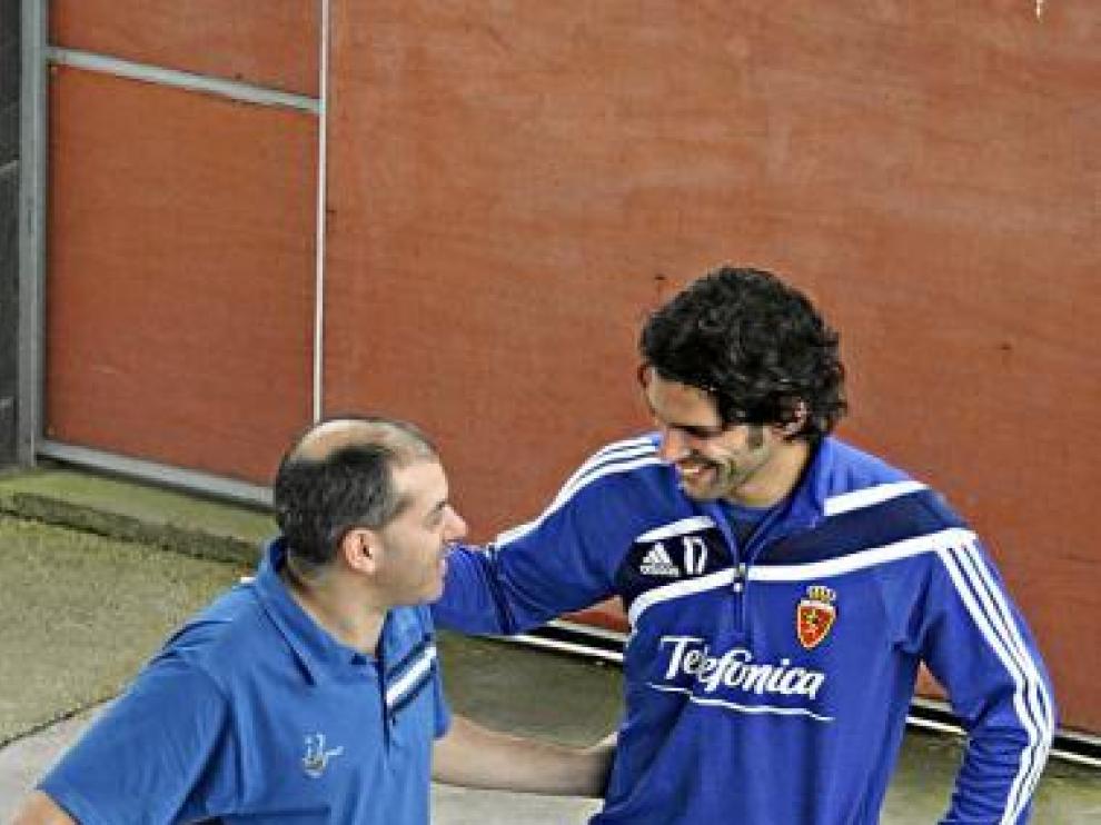 Lafita saluda a un empleado del Deportivo.