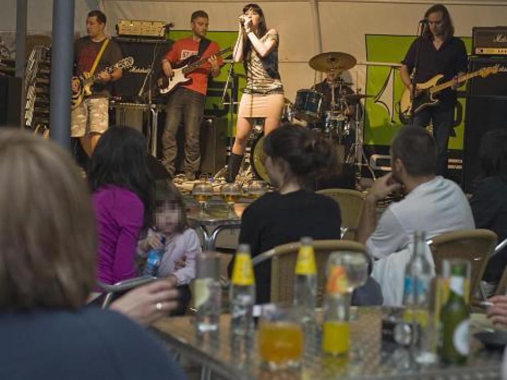 El grupo Sunday Republic se subió ayer noche al escenario del quiosco Q4