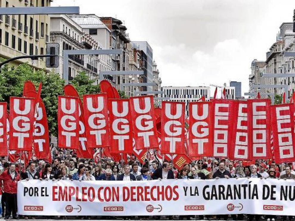 La cabeza de la manifestación sindical de ayer en Zaragoza.
