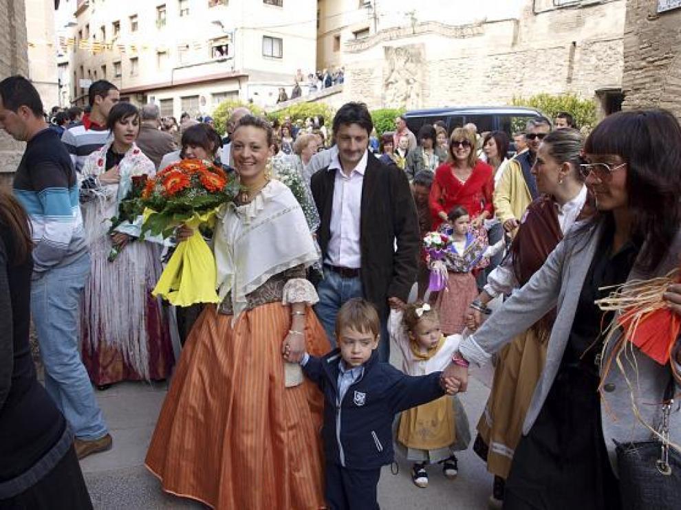 Cientos de personas participaron ayer en la ofrenda y en el Rosario de Cristal.