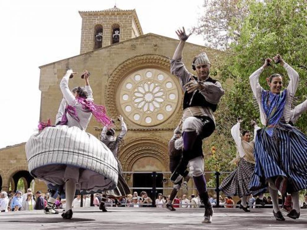 El grupo Santa Cecilia actuó al término de la eucaristía, pasadas las 12.00, en la ermita de Salas.