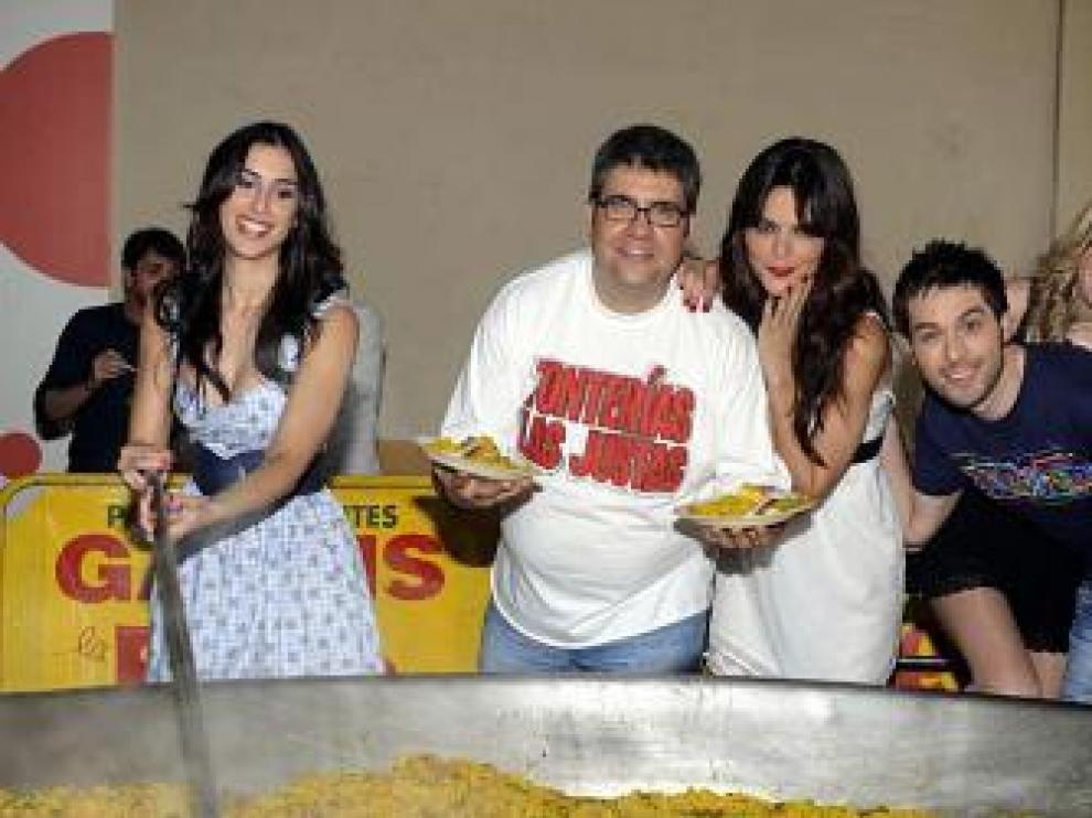 Paellada de Flo y su equipo de 'Tonterías las justas'.
