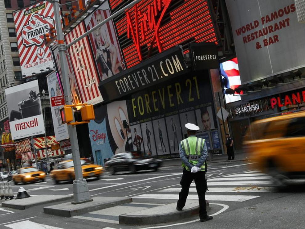 Los coches vuelven a circular por Times Square.