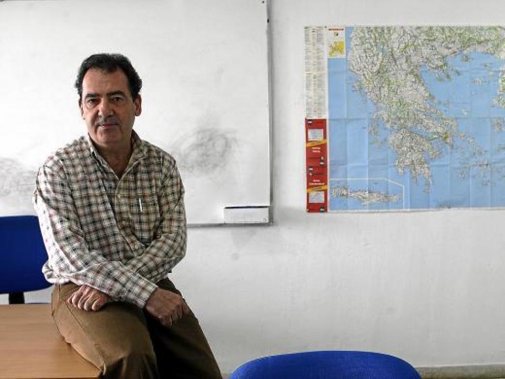 Manuel Giatsidis es profesor de griego en el Centro Universitario de Lenguas Modernas en Zaragoza.
