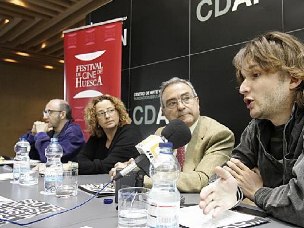 Orencio Boix, en primer término, junto a Ángel Garcés, Teresa Luesma y Ángel Gonzalvo.