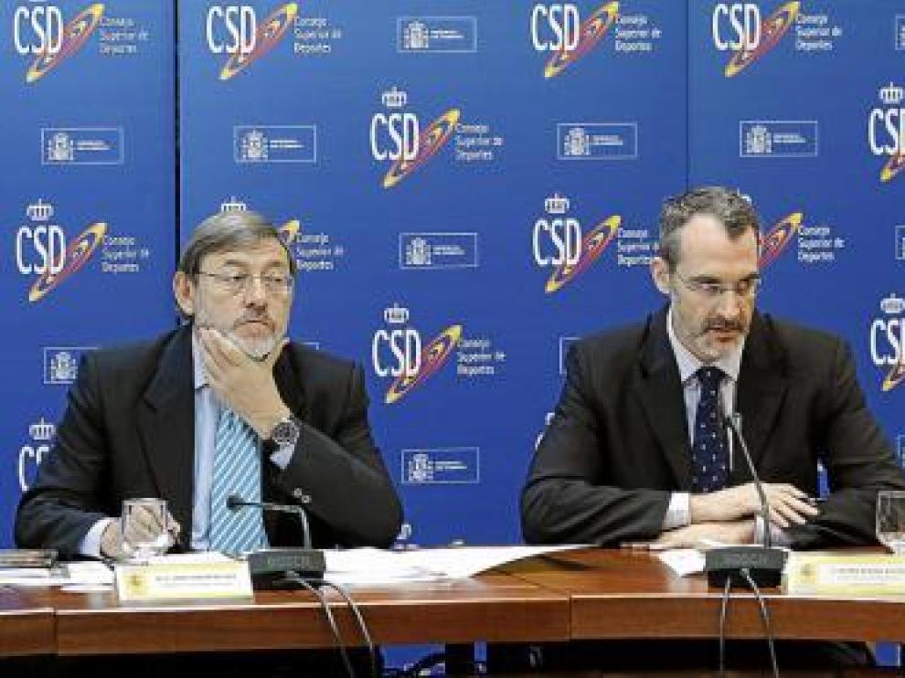 Jaime Lissavetzky junto a Álvaro Burrell, ayer en Madrid.
