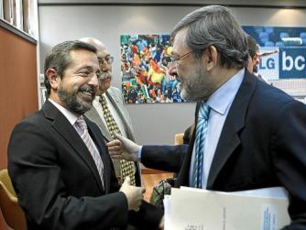 El alcalde de Sabiñánigo, ayer junto a Jaime Lissavetzky.