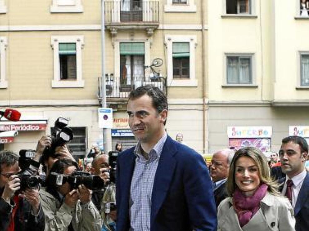 Los Príncipes de Asturias a su llegada al hospital catalán.